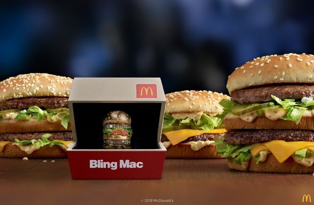 McDonald's подарує золоте кільце у формі Біг-Мака, і ось за що