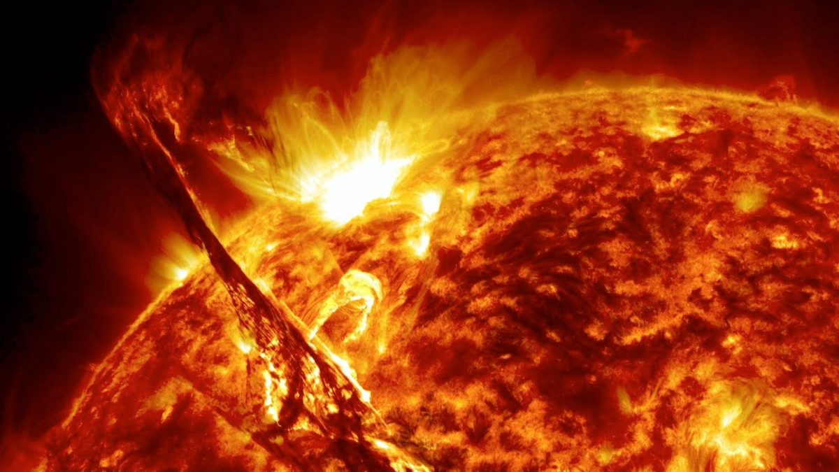 У NASA показали невеликий спалах на Сонці: фотофакт - фото 1
