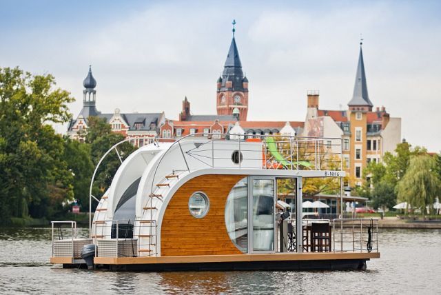 Маленький ідеальний дім на воді: ефектні фото