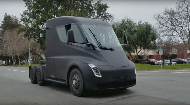 Вантажівка Tesla Semi - фото 226822