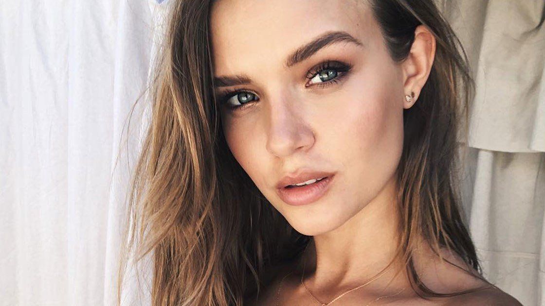 Юна ангел Victoria's Secret поділилась відвертим фото на пляжі (18+)