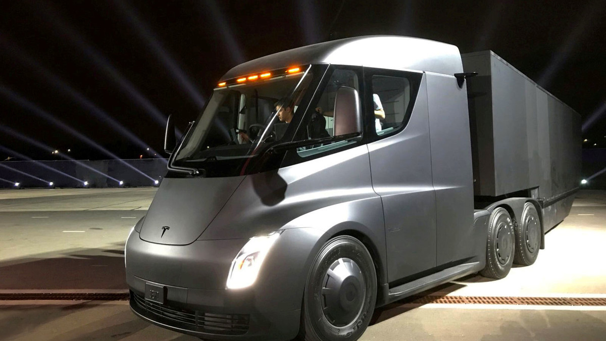 Стало відомо, скільки вантажівок на рік буде випускати компанія Tesla - фото 1