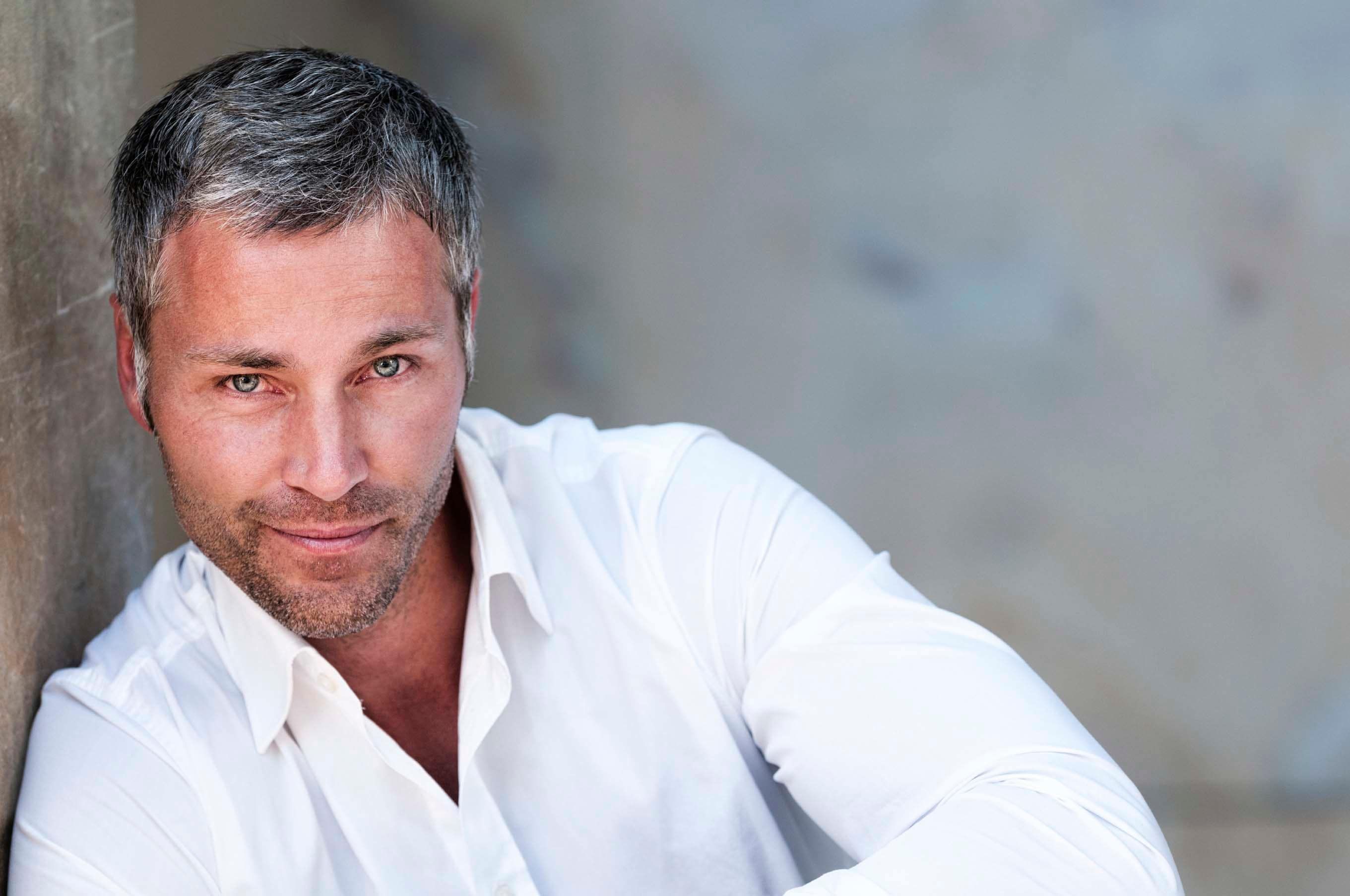 Ось про що свідчить поява ранньої сивини в чоловіків