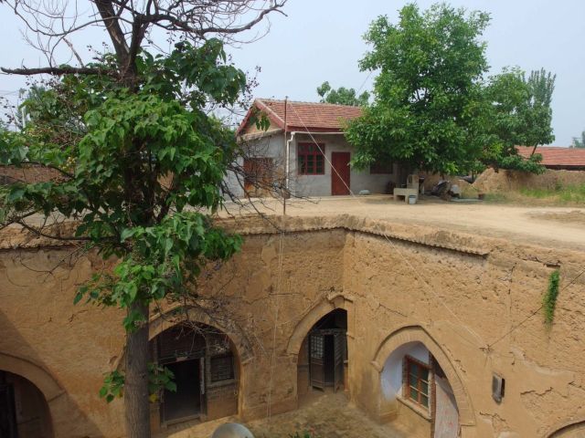 Як виглядає незвичайне підземне село в Китаї - фото 225282