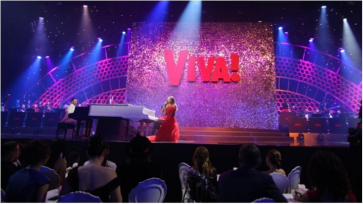 Полякова загубила спідницю під час концерту Viva! Найкрасивіші 2018: фотофакт