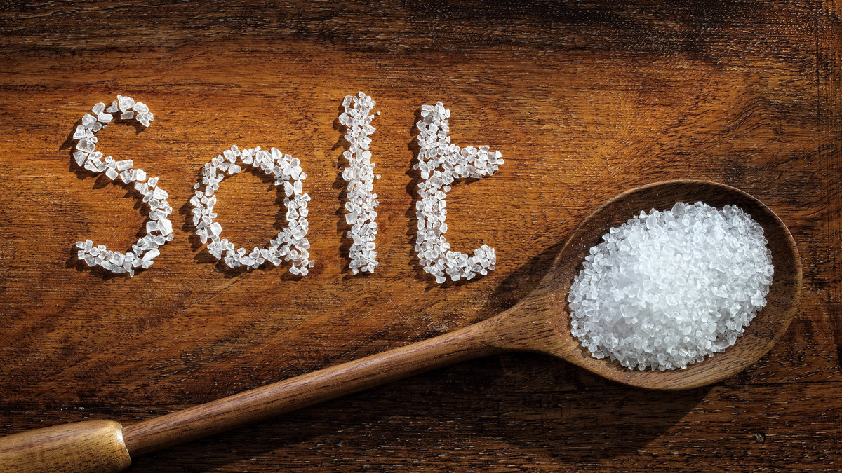 Дефіцит солі може негативно вплинути на ваше здоров'я - фото 1