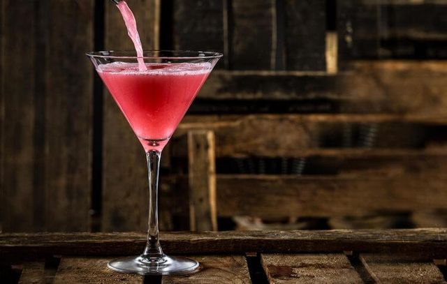 Рецепт популярного коктейлю Космополітен- фото 225578