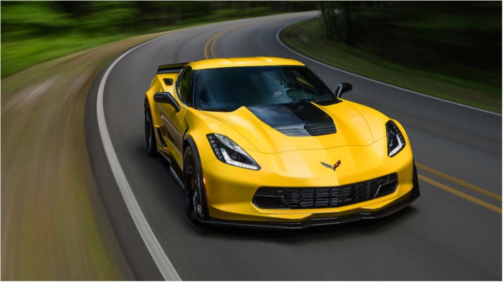 На закинутому складі знайшли суперкар: фотофакт