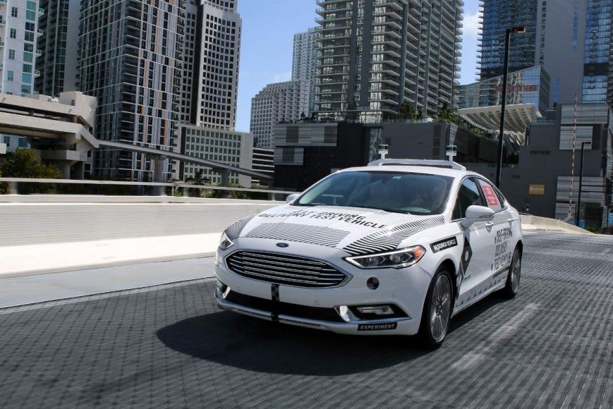 Безпілотні автомобілі Ford почали розвозити піцу в Маямі