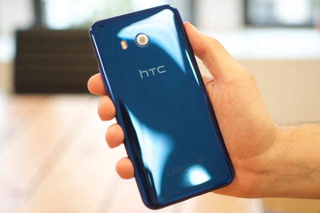 Виторг компанії HTC упав до піврічного мінімуму - фото 226337