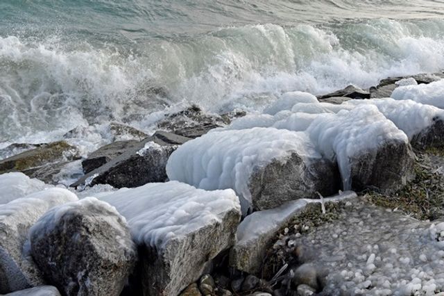 Швейцарія покрилася льодом - фото 230248