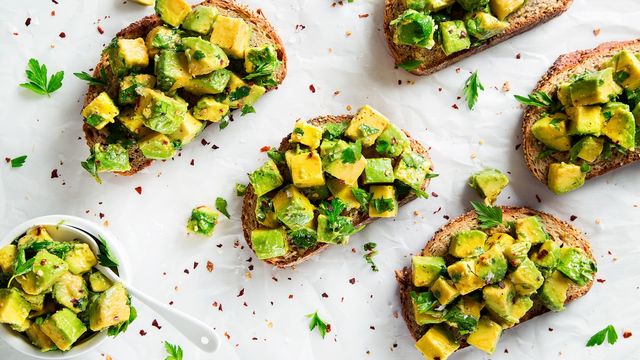 Дієтологи назвали перелік життєво необхідних продуктів - фото 229396