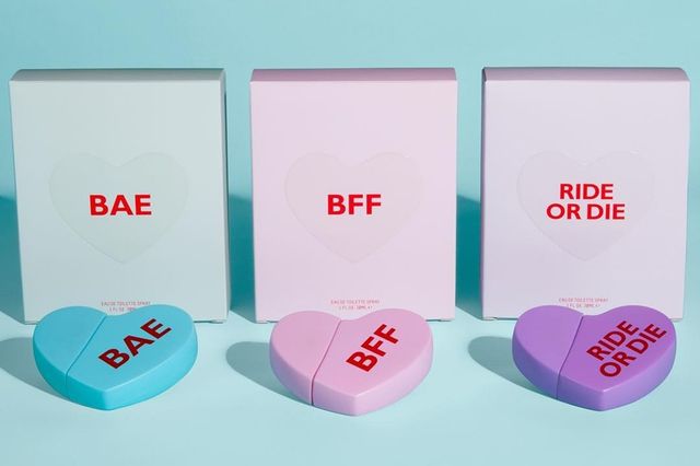 Кім Кардашян розіслала своїм ворогам несподівані подарунки - фото 225067