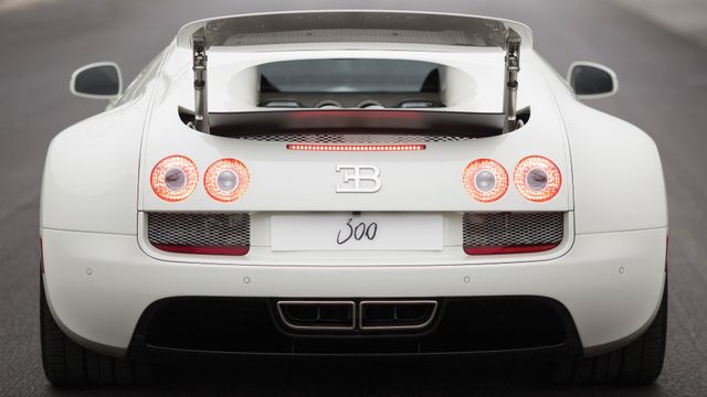 Компанія Bugatti зробила найкращий подарунок для власників машин - фото 225900