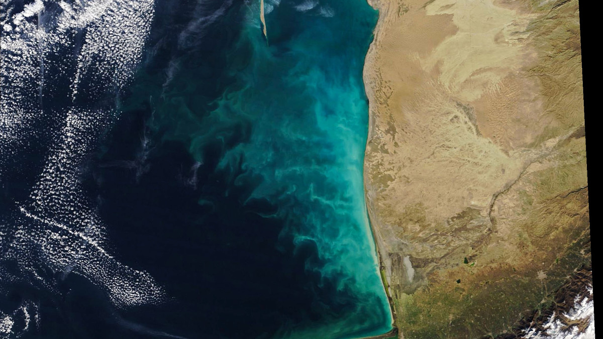У NASA показали аномальний вихор у Каспійському морі - фото 1