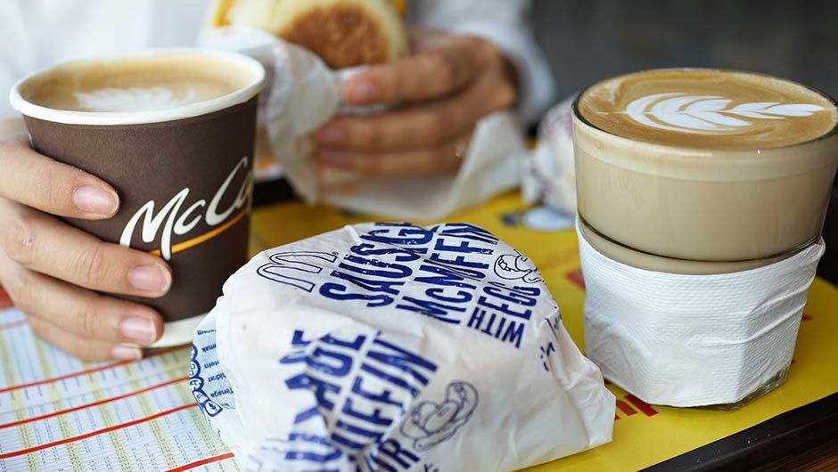 Що таке флет-вайт? McDonald's висміяв хіпстерів у новій рекламі