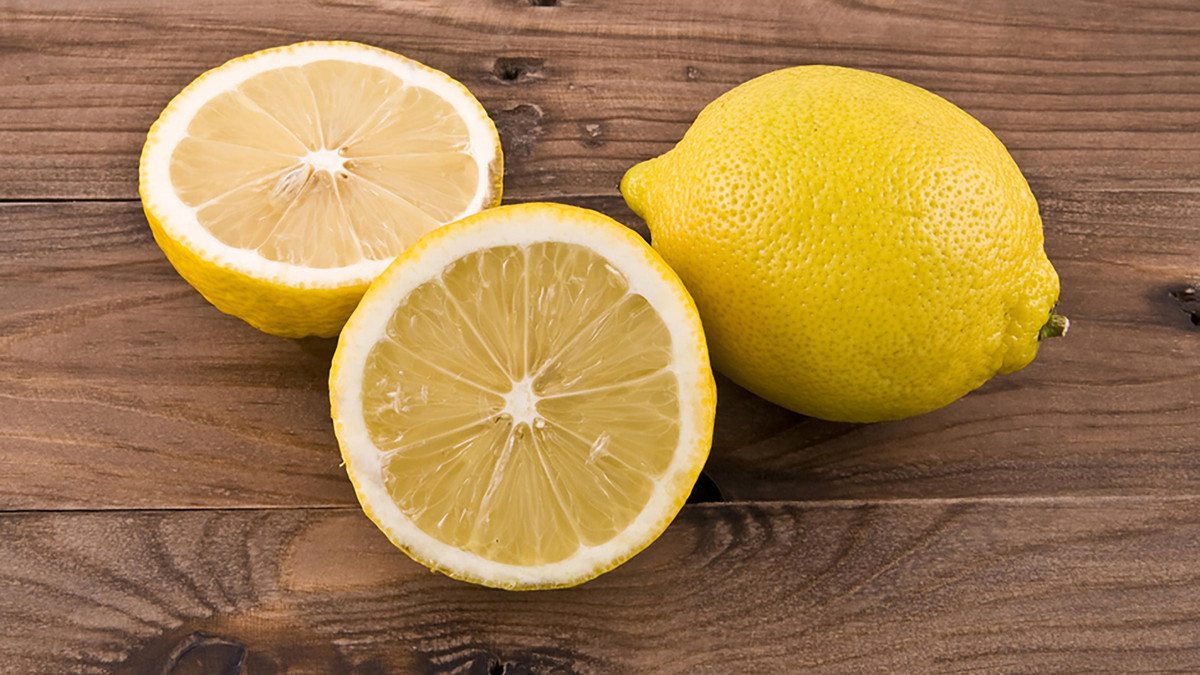 Дієтологи розповіли, кому потрібно щодня їсти лимони - фото 1