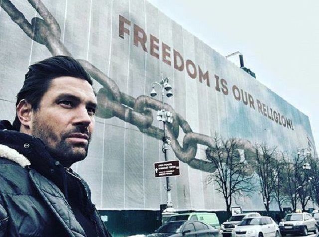 Зірка трилогії Хоббіт Ману Беннетт приїхав до Києва і поділився кадрами засніженої столиці