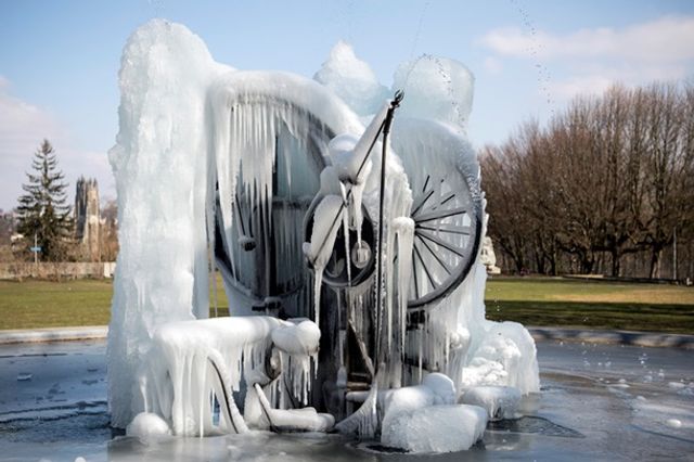 Швейцарія покрилася льодом - фото 230245