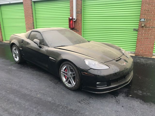 На закинутому складі знайшли суперкар: фотофакт - фото 228468