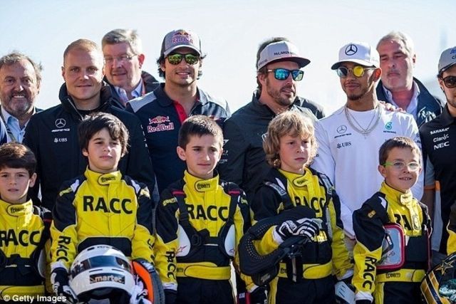 Дівчат-моделей на стартовому майданчику 'Формули-1' замінять дітьми - фото 225658