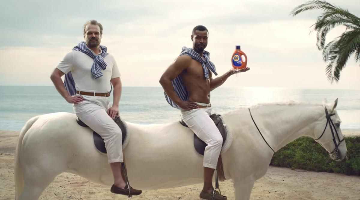 Зірка "Дуже дивних справ" знявся у найкрутішій рекламі прального порошку