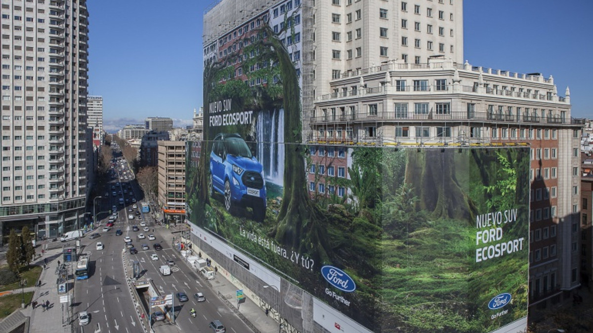Ford встановив найбільший у всьому світі білборд з рекламою - фото 1