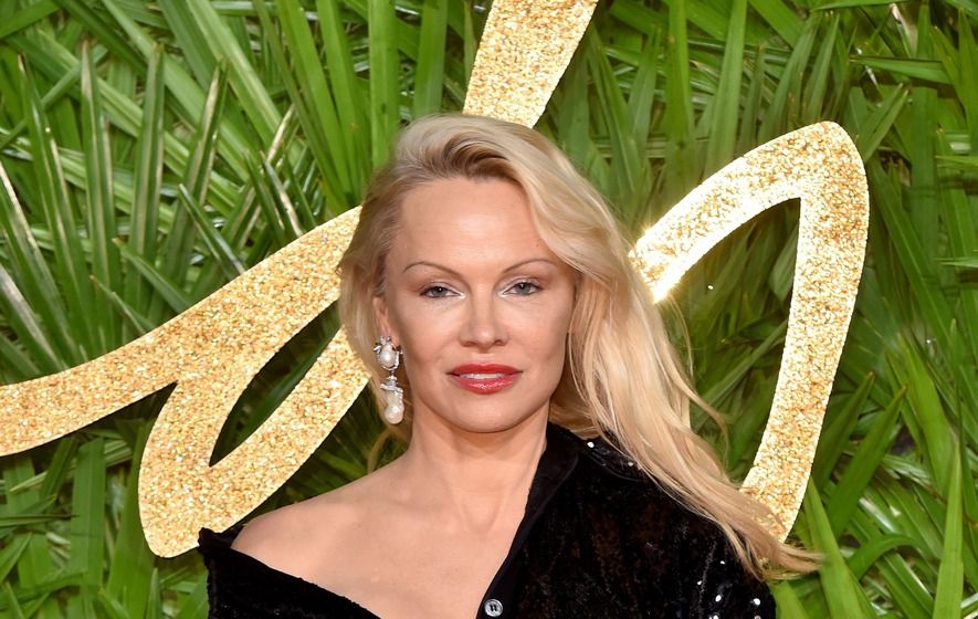 Памела Андерсон стала зіркою спокусливої реклами