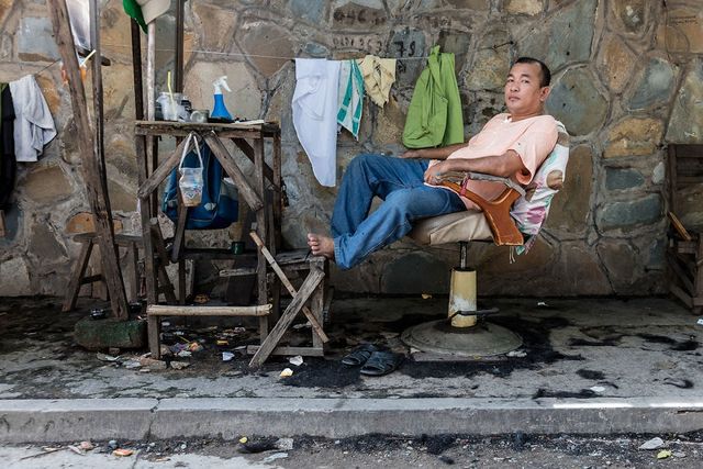 На охороні бороди та волосся: як виглядають вуличні барбери у Камбоджі - фото 227250