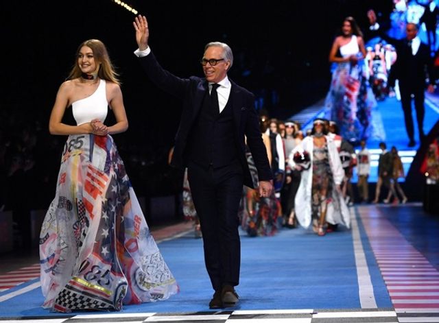 Модний бренд вивів на подіум 'грід-гьорлз' - фото 230240