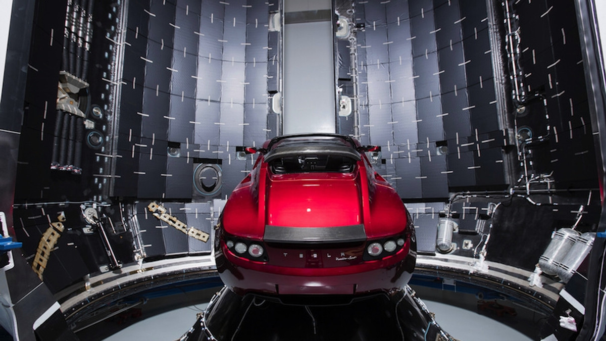 Tesla Roadster, який запустили в космос, визнали супутником - фото 1