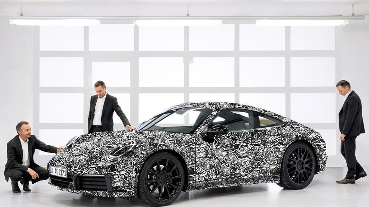 Porsche 911 2019: з'явилося перше фото без камуфляжу - фото 1
