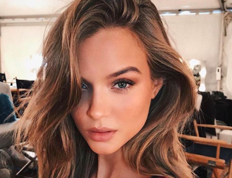 Чарівна ангел Victoria's Secret показала, як виглядає без косметики