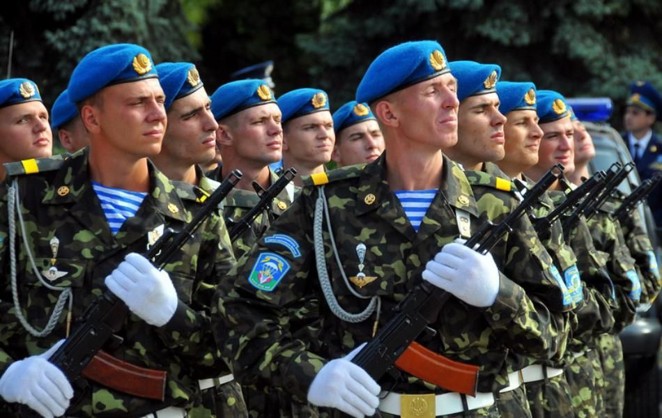 В Україні запропонували змінити військове вітання