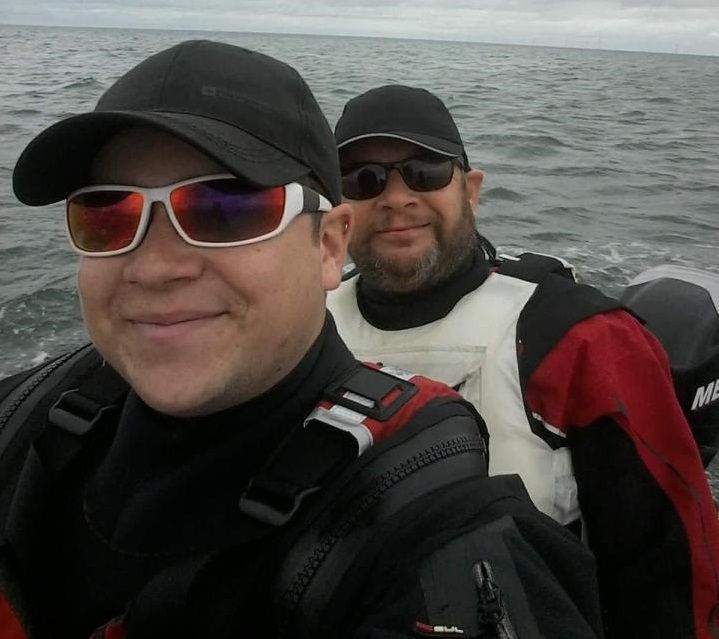 Британець знайшов у саду таємничу акулу: фотофакт - фото 1