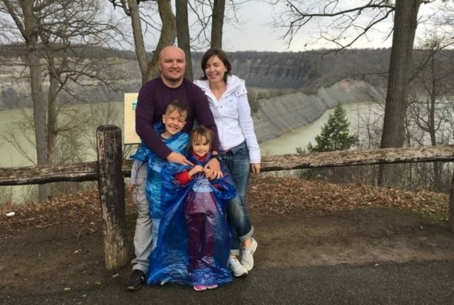 Сім'я Захара живе в США - фото 225531