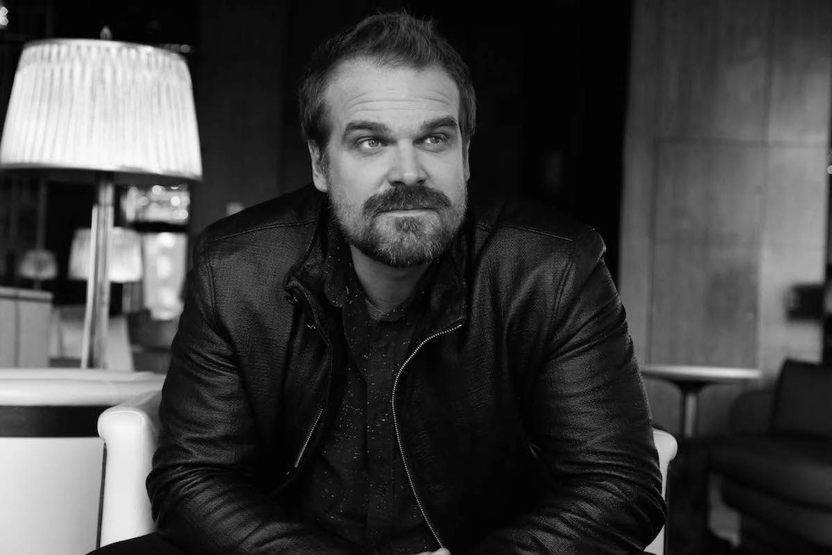 Зірка "Дуже дивних справ" станцював з пінгвінами - фото 1