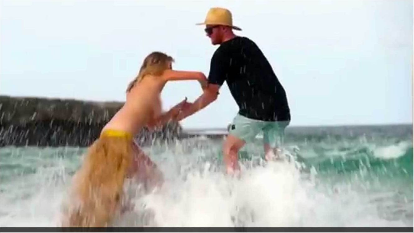 Відому модель змило в море під час фотосесії