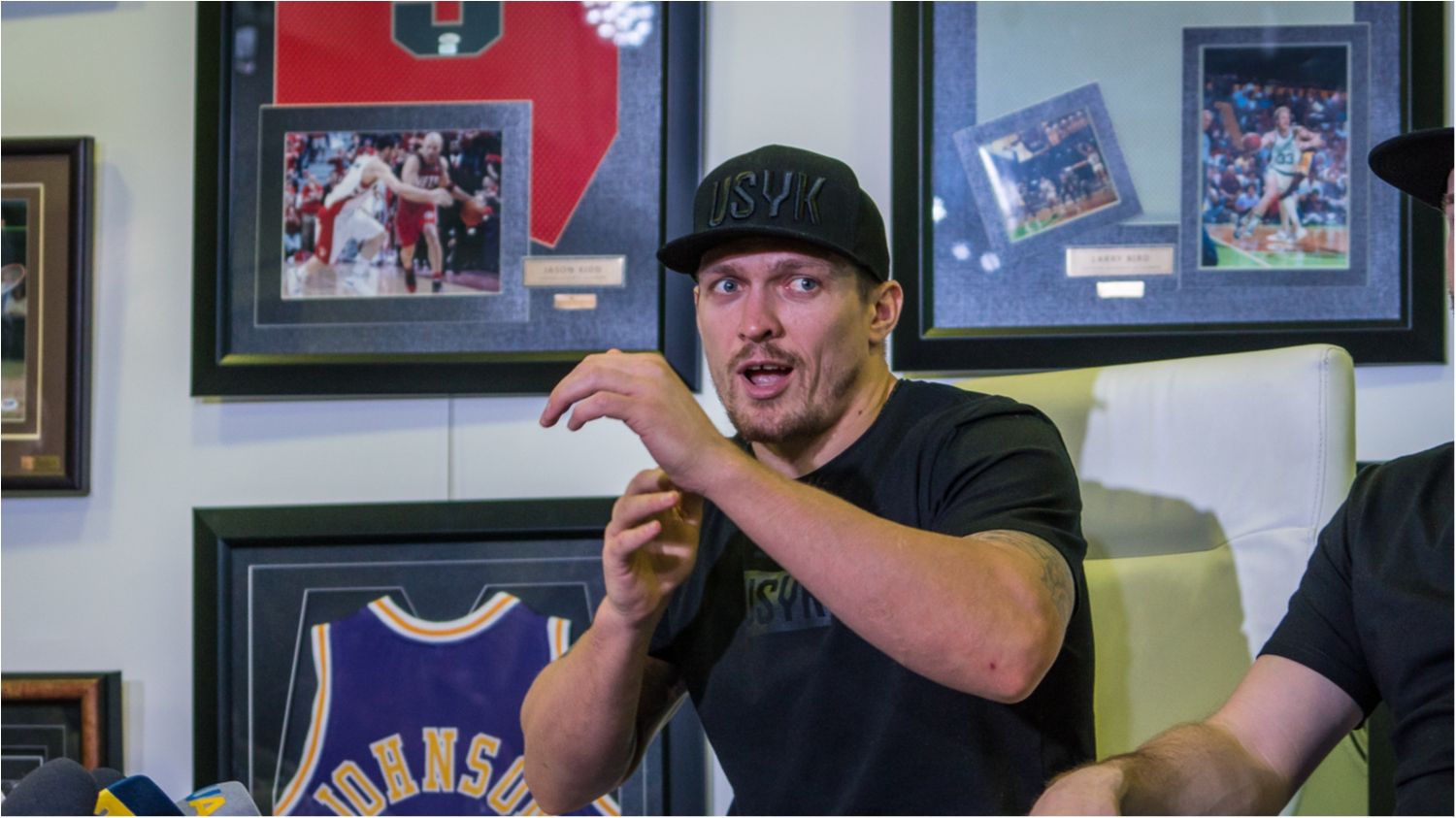 Святкування 30-річчя спортсмена у самому розпалі - фото 1