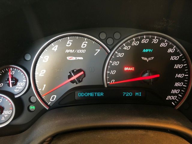 На закинутому складі знайшли суперкар: фотофакт - фото 228466