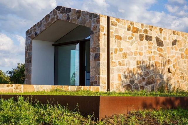 Як виглядає ідеальний кам'яний дім на побережжі Італії - фото 225153