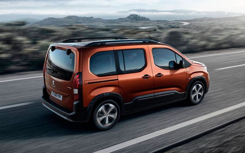 Фургон Peugeot Rifter: з'явились нові фото