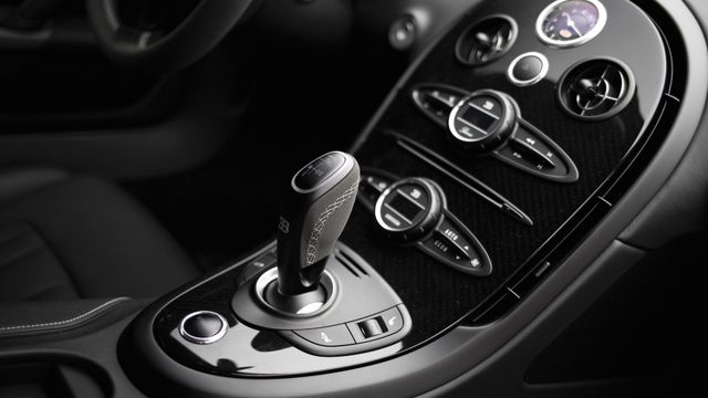 Компанія Bugatti зробила найкращий подарунок для власників машин - фото 225896