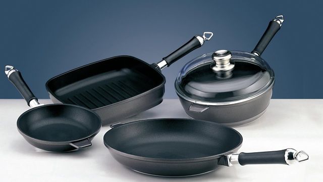 Посуд із тефлоновим покриттям може стати причиною ожиріння - фото 227906