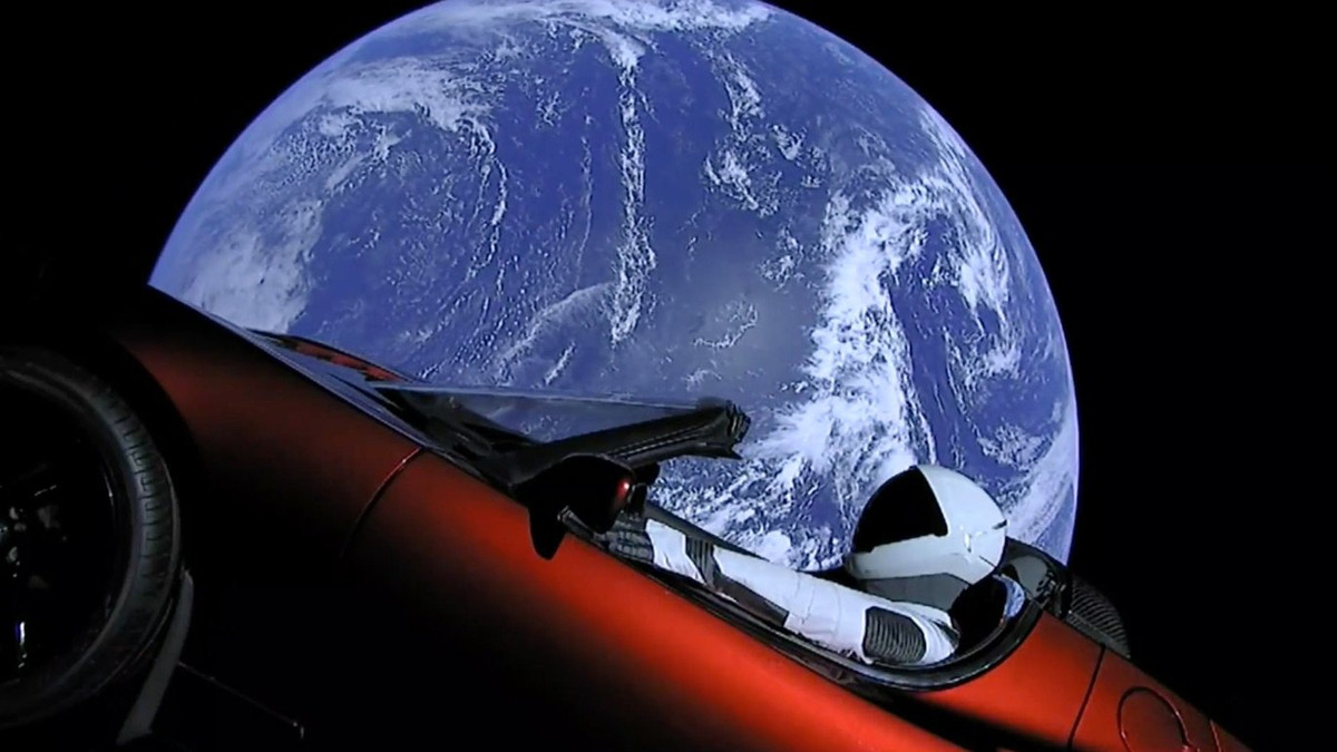 Falcon Heavy: Електрокар Ілона Маска пройшов орбіту Марса - фото 1