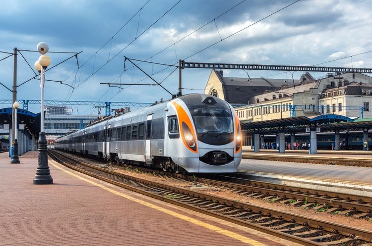 Укрзалізниця вводить електронні квитки на більшість електричок - фото 1