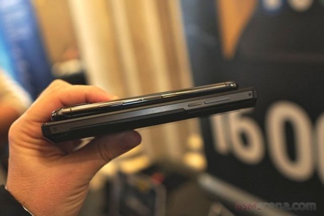 Відбувся реліз смартфона з батареєю-'монстром' - фото 230269