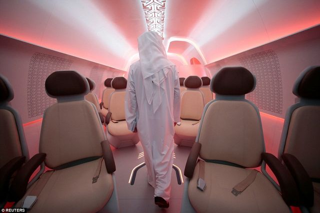 У Дубаї показали прототип Hyperloop - фото 230371