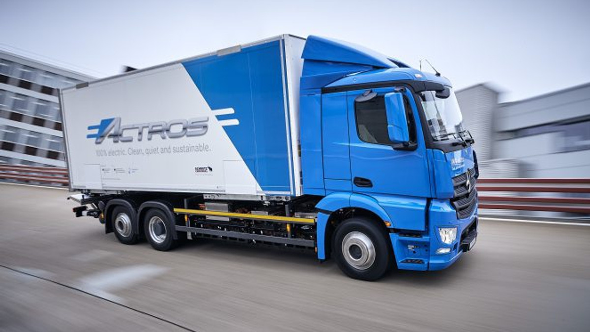 Mercedes-Benz представила електричну вантажівку eActros - фото 1