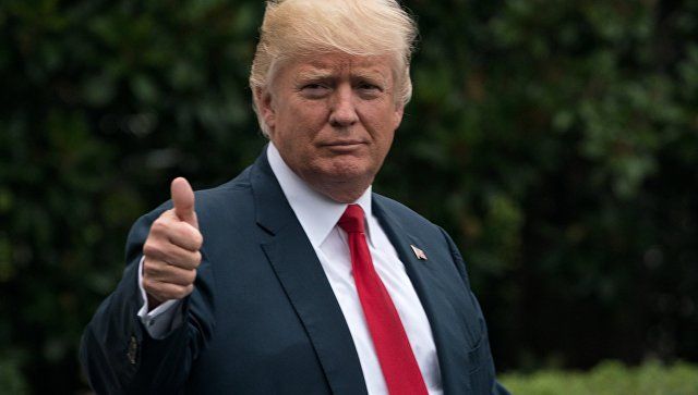 Трамп залишив дружину і сина під дощем: відеофакт